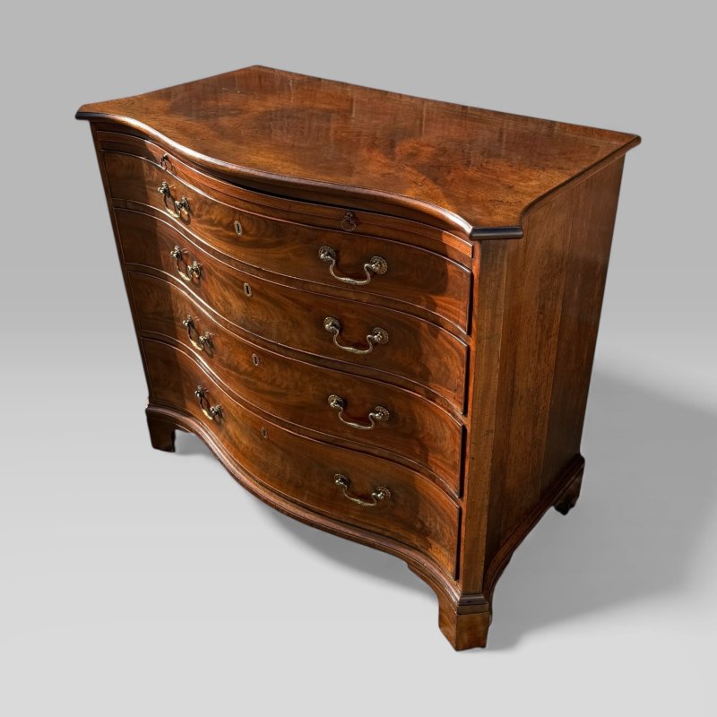 Antique Georgian 1760 Mahogany Serpentine Chest Of Drawers with Brushing Slide - Image 3
